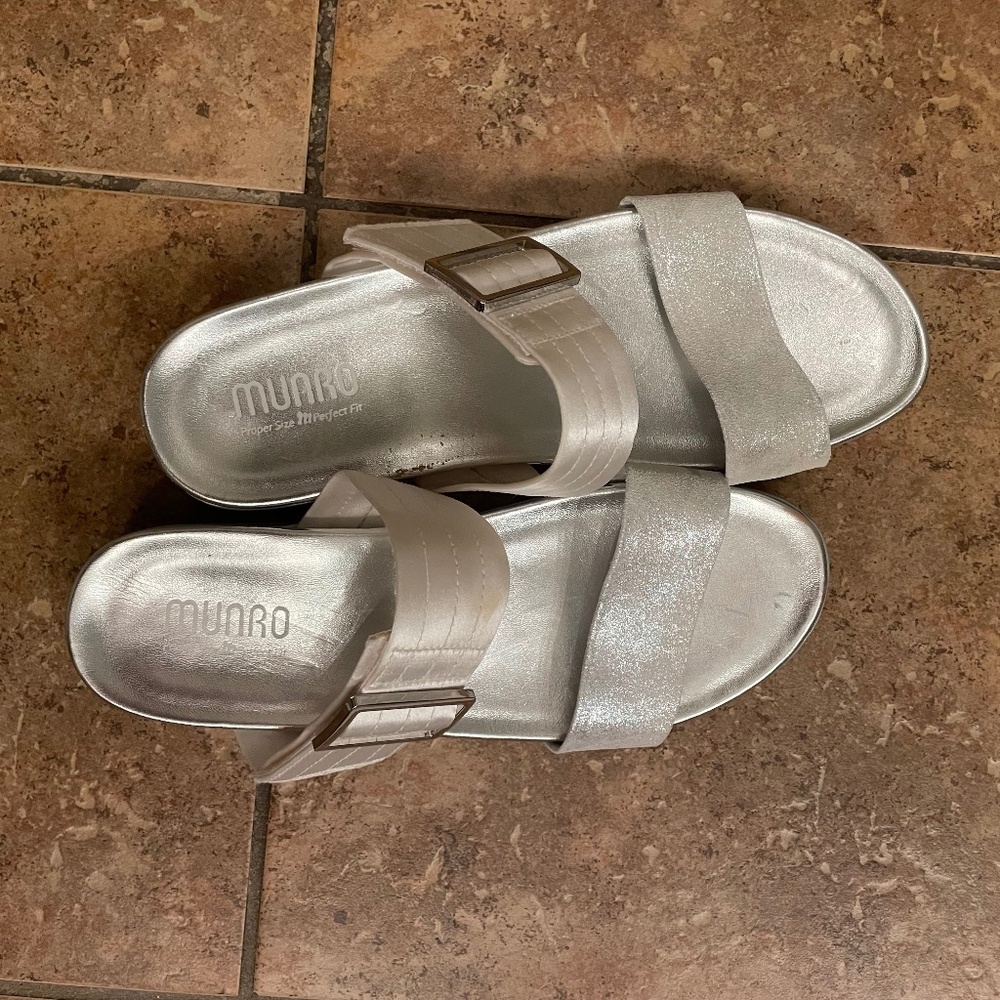 Munro sandal